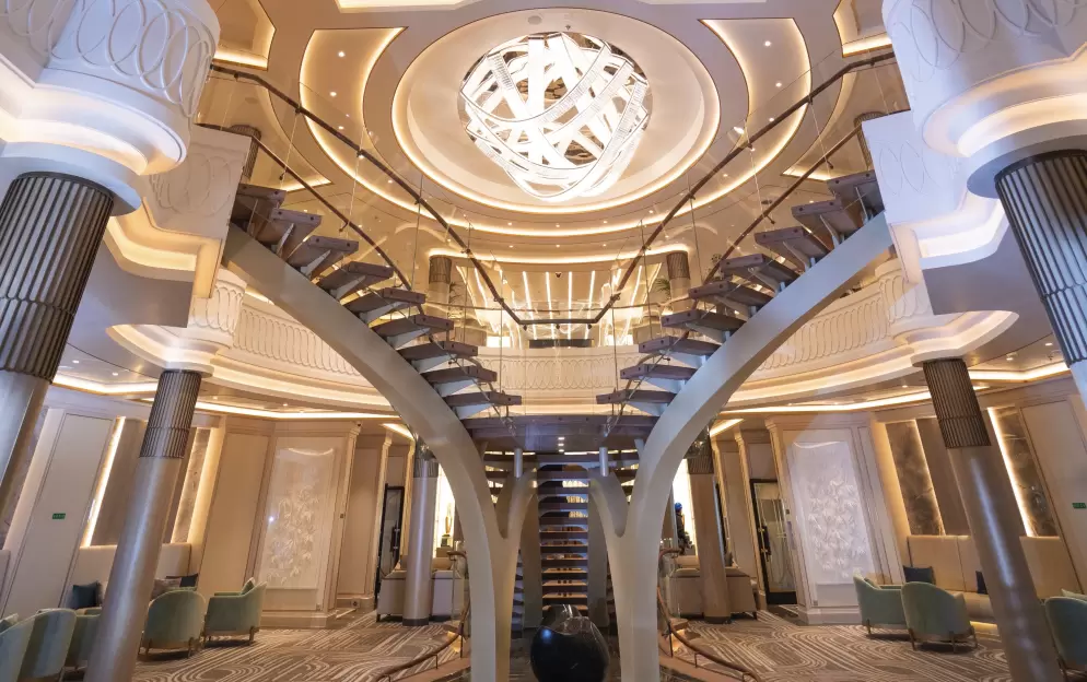 RSSC, Seven Seas Grandeur, Atrium.jpg